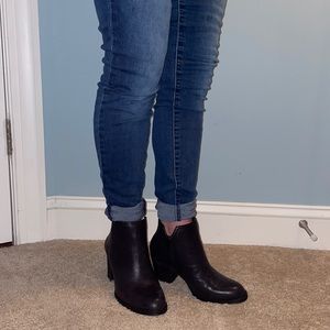 Gianni Bini black leather ankle boots size 7.5.